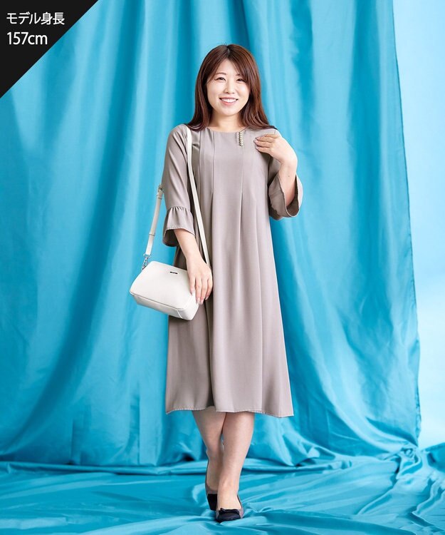 Tiaclasse L 【洗える】飴玉パールフレア袖ワンピース グレージュ