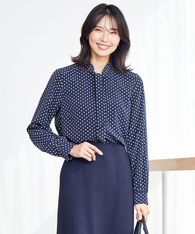 23区 【洗える】ジオメトリックパターン ボウタイ ブラウス ネイビー系