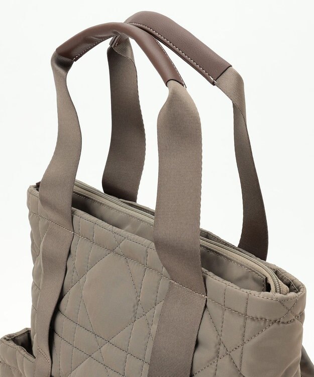 LA BAGAGERIE グリッドキルティングリュック グレージュ