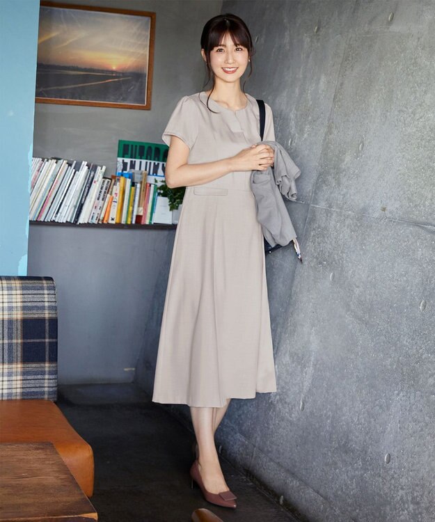 Tiaclasse 【小倉優子さん着用・洗える】フラップ付きミディアム丈フレアワンピース グレージュ