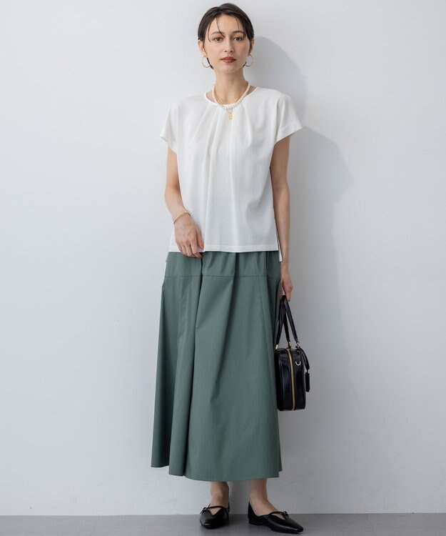 23区 【接触冷感/洗える】ツイストコットンプレーティング タックデザイン カットソー ホワイト系