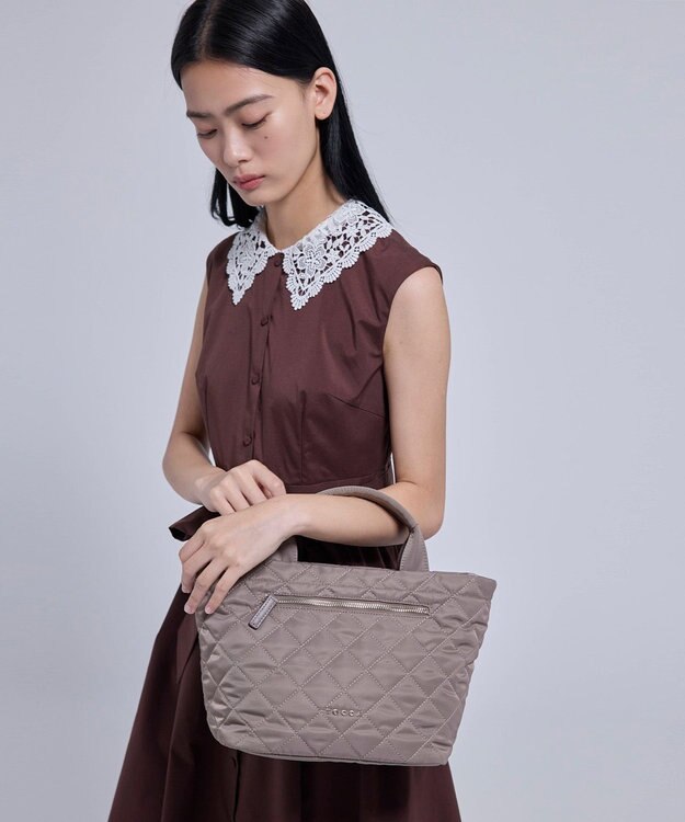 TOCCA TRACE PAVE FASTENER TOTE ナイロンキルトバッグ べージュ系