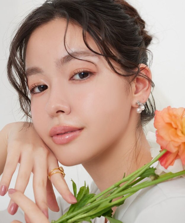 Tiaclasse 【金属アレルギー対応】チェリーパールリボンピアス シルバー