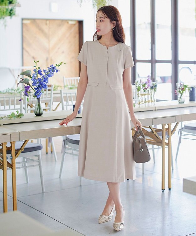 Tiaclasse 【小倉優子さん着用・洗える】フラップ付きミディアム丈フレアワンピース グレージュ