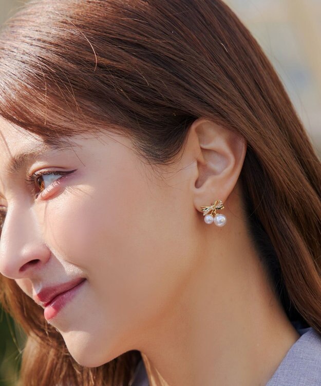 Tiaclasse 【金属アレルギー対応】チェリーパールリボンピアス ゴールド