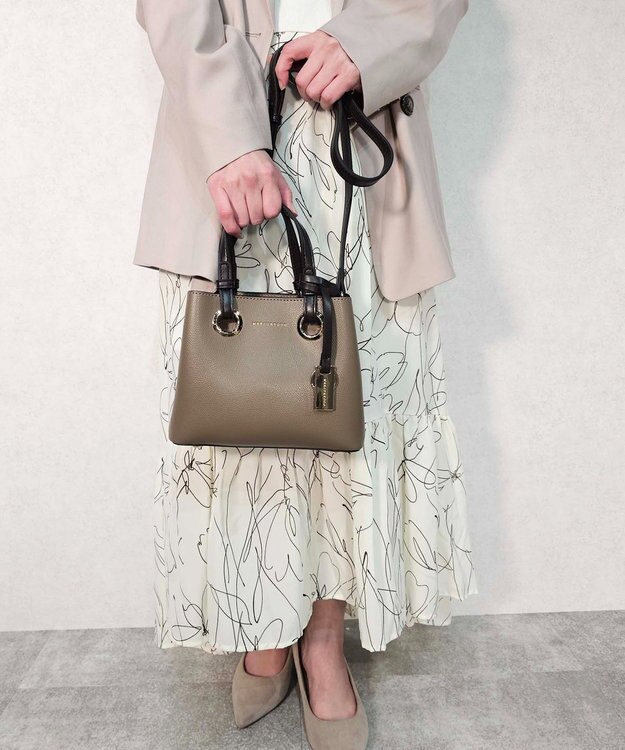 style code 【MERCURYDUO/マーキュリーデュオ】メタルアイレット　ミニショルダーバッグ、ハンドバッグ グレージュ