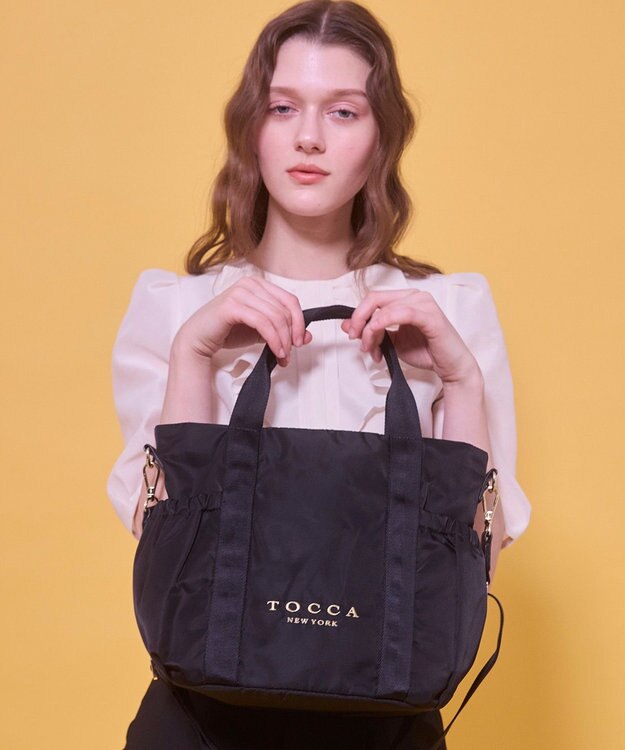 TOCCA 【WEB＆一部店舗限定・撥水・環境にやさしい素材】SANA SIDEPOCKET TOTE トートバッグ ブラック系