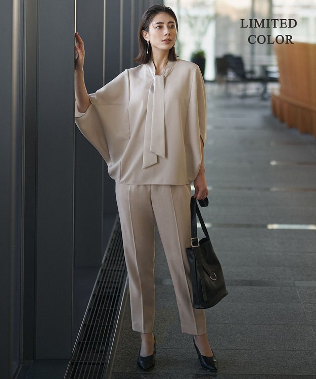 ICB 【新色追加・WEB限定カラーあり】FluidBackSatin ドルマンスリーブボウタイブラウス トープ［WEB限定］