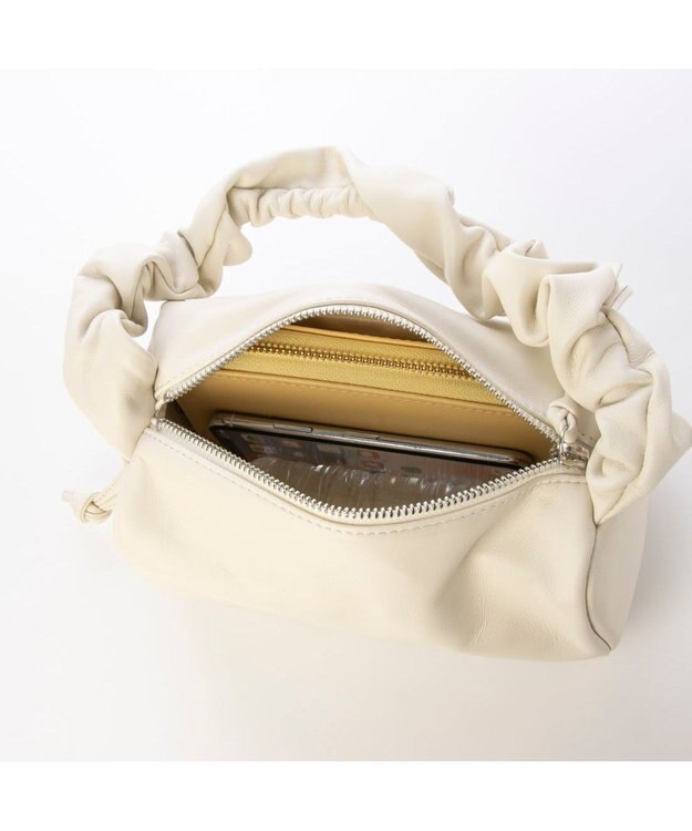 UNBILLION 『VERY』バイヤー大和美帆さんコラボ　ペルケ perche / シープボックスチェーンショルダーバッグ アイボリー