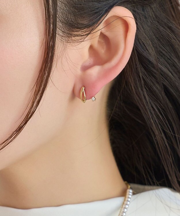 Phoebe 【痛くないシリーズ】リーフビジューフロートライトフィットイヤリング　ゴールド