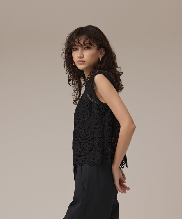 GRACE CONTINENTAL サークルレースノースリーブトップ ブラック