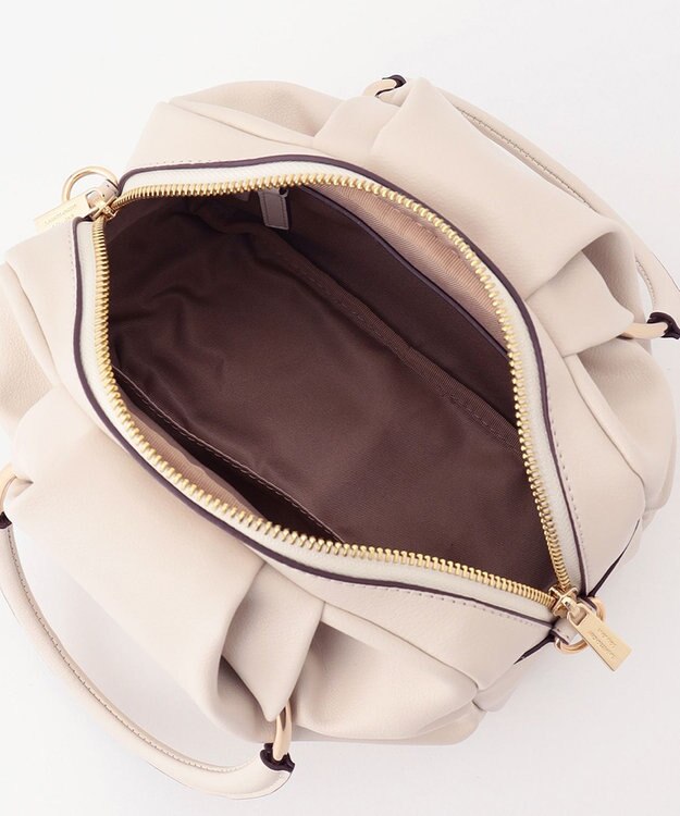 23区 メタルハンドル ショルダー バッグ アイボリー系