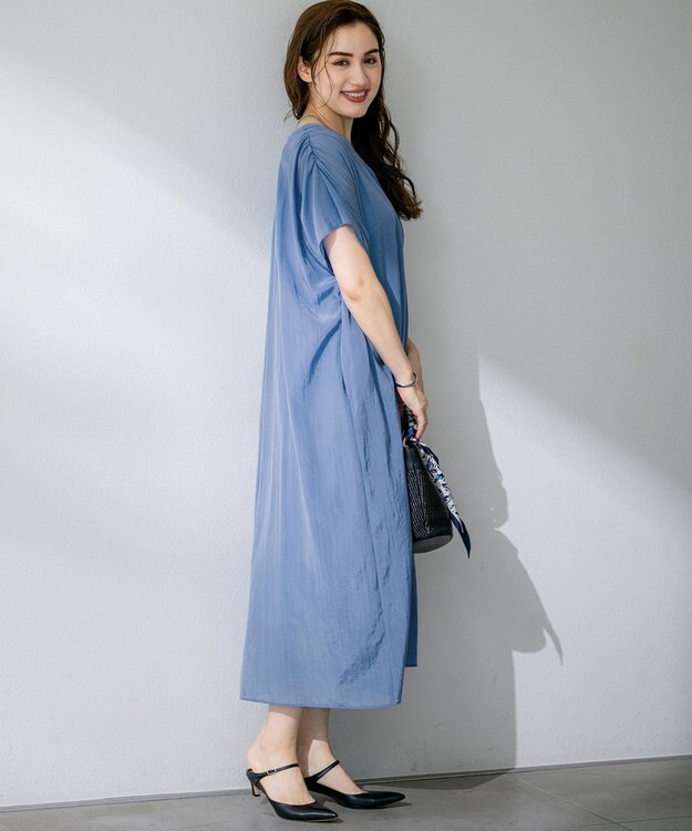 23区 L 【Lサイズ限定/接触冷感/速乾性/洗える】エアリーブライトローン Vネックワンピース ブルー系