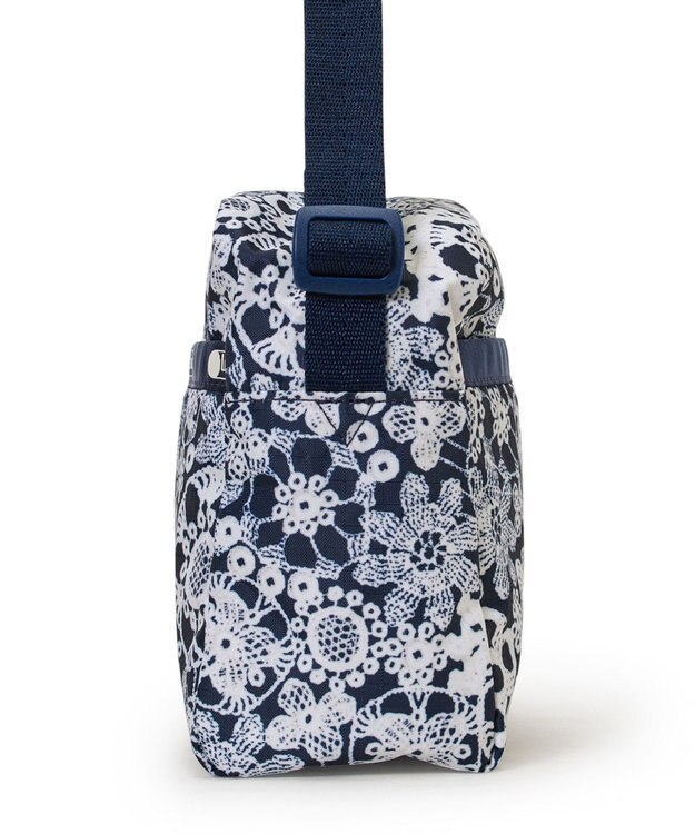 LeSportsac DANIELLA CROSSBODY/フローラルレースネイビー フローラルレースネイビー