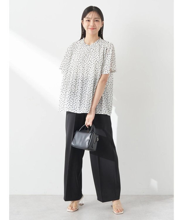 earth music&ecology マジョリカプリーツ半袖ブラウス Flower