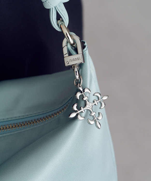 russet モノグラムメタルチャーム(CE-1769) Silver