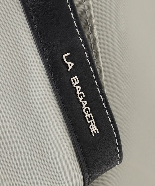 LA BAGAGERIE トライアングルリュックサック ライトグレー