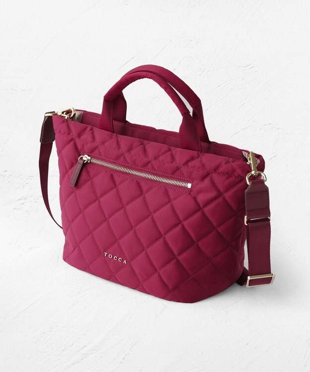 TOCCA TRACE PAVE FASTENER TOTE ナイロンキルトバッグ レッド系