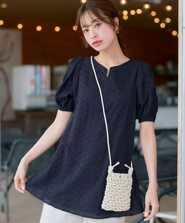 Tiaclasse 【2TYPE/総レース・袖レース】パンチングレースパフスリーブチュニックブラウス Aネイビー(総レース）