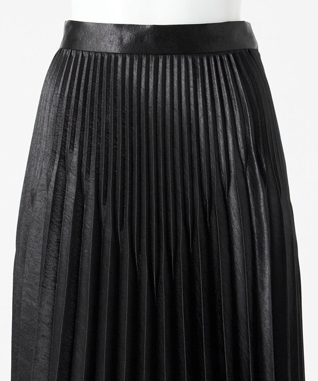23区 【エステータ】シャイニーサテン プリーツスカート ブラック系