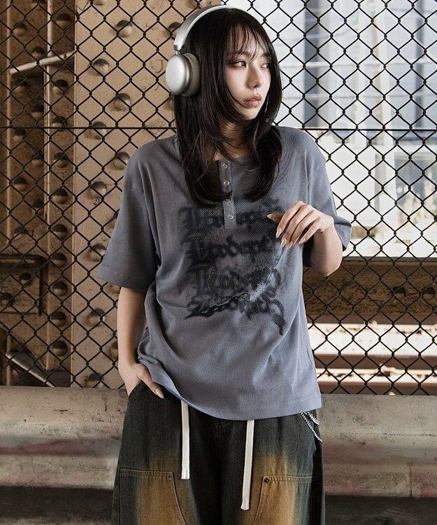 WEGO 【ユニセックス着用ITEM】グラフィックヘンリーネックT（SS） グレー