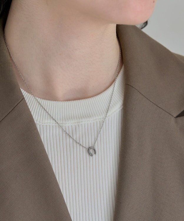 Phoebe 〈金属アレルギー対応〉グロッシーミニホースシューネックレス　シルバー　ステンレス/馬蹄/蹄鉄/ラッキーモチーフ/ギフト/プレゼント シルバー