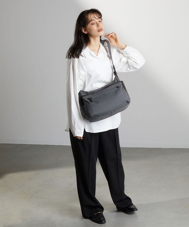Y'SACCS 【ナイロンタフタ×リサイクルレザー】デイリーショルダー　Mサイズ ダークグレー