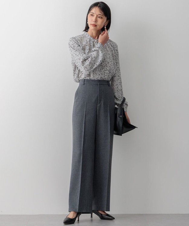 23区 【吸水速乾/UVケア/防シワ性】シャドージオメトリック プリント ブラウス ホワイト系