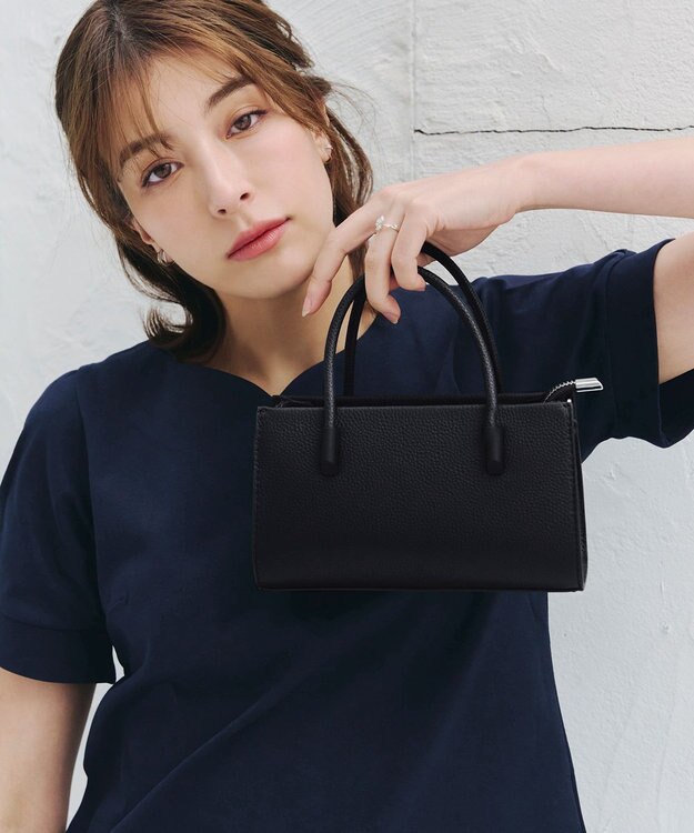 Tiaclasse 【本革】ショルダーストラップ付きスクエアミニバッグ ブラック