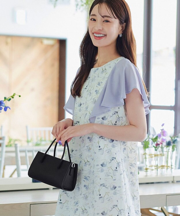 Tiaclasse 【本革】ショルダーストラップ付きスクエアミニバッグ ブラック