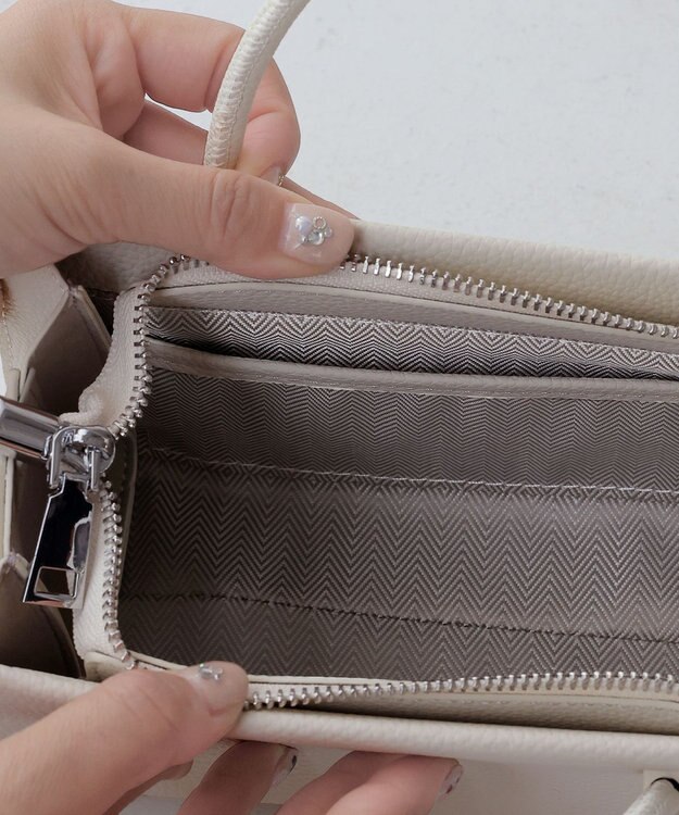 Tiaclasse 【本革】ショルダーストラップ付きスクエアミニバッグ アイボリー