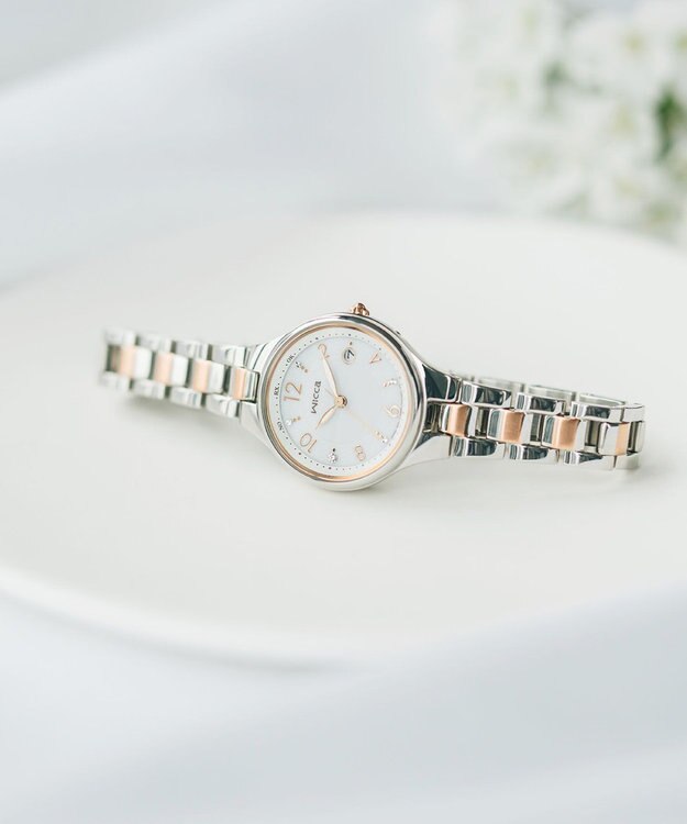 CITIZEN 【少し大きめ28mm】抜け感と透明感のあるソーラーテック電波時計 シルバー