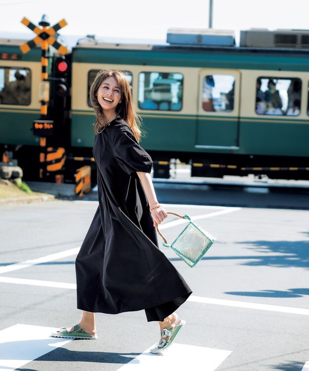 UNFILO 【撥水/シワになりにくい】FINE MOVE ランタンスリーブワンピース ブラック