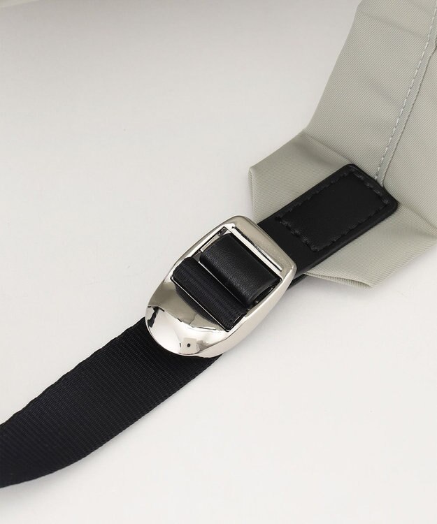 LA BAGAGERIE トライアングルリュックサック ライトグレー