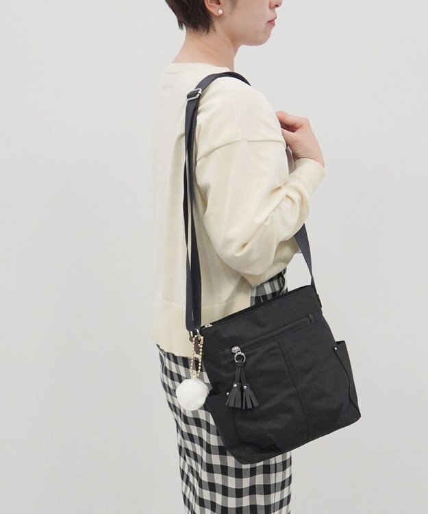 ACE BAGS & LUGGAGE kanana project collection タッセル-e ショルダーバッグ 縦 68871 ブラック