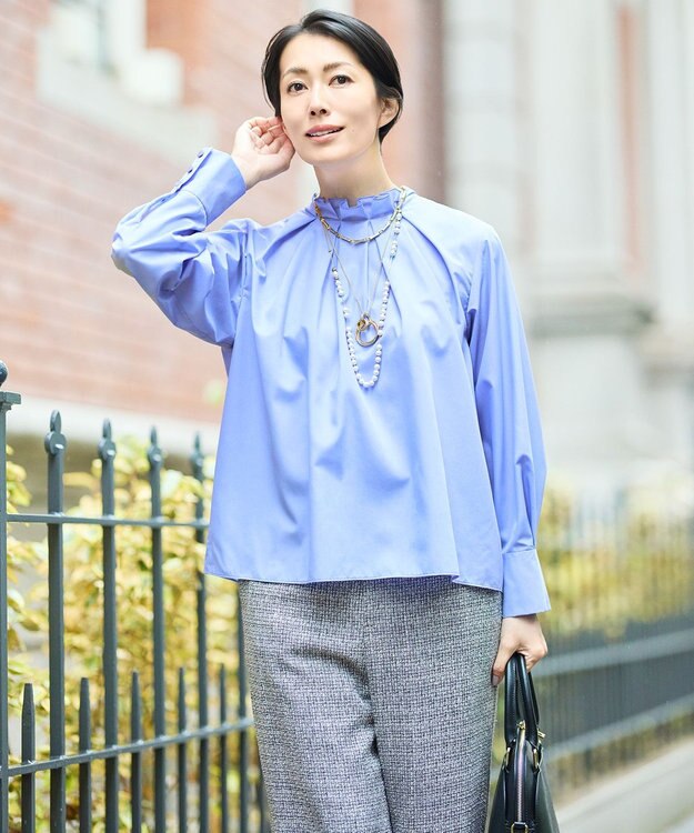 自由区 【カタログ掲載】ナチュラルタッチスタンドカラー ブラウス サックス