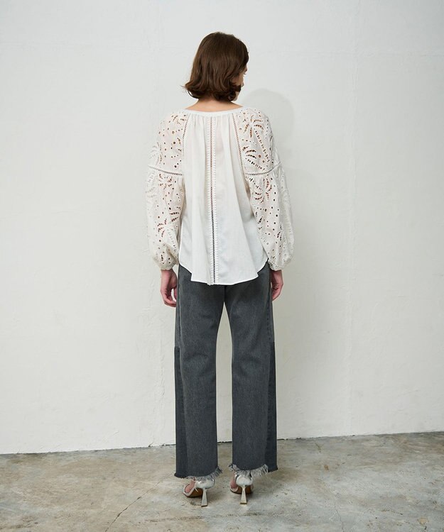 GRACE CONTINENTAL ヤシ柄カットワークトップ ホワイト