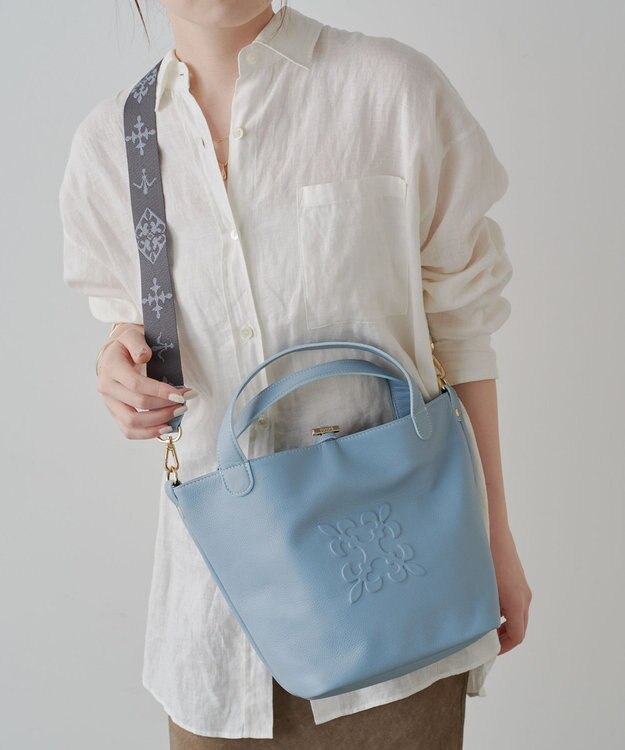 russet エンボスモノグラム2WAYタウントートバッグ(CE-1672-WEB) L.Blue