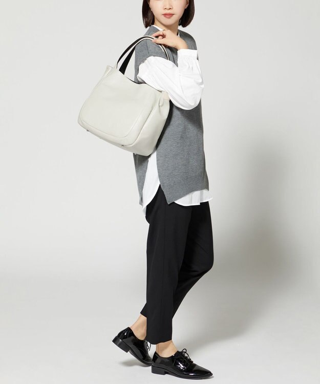 Y'SACCS シュリンクレザートート Mサイズ アイボリー