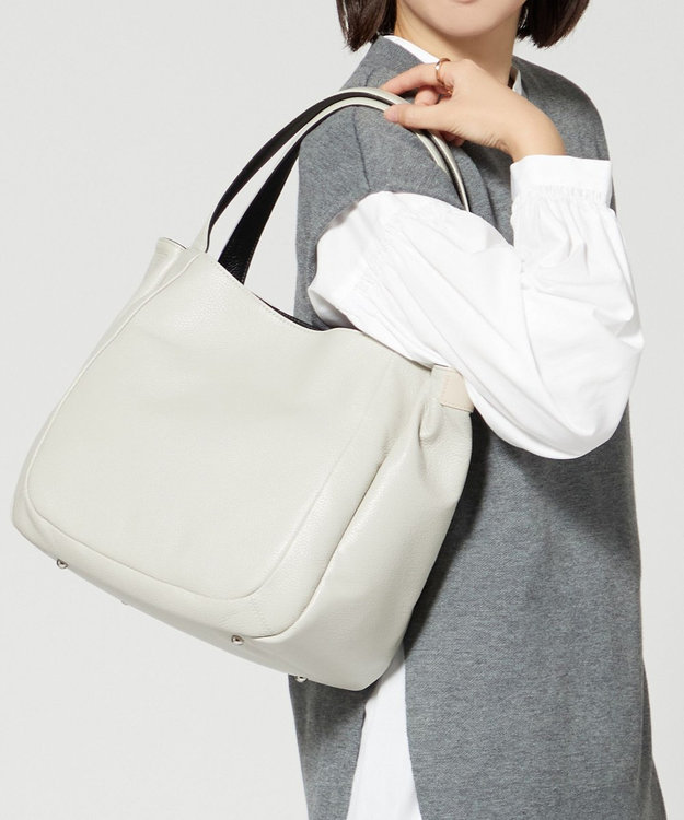 Y'SACCS シュリンクレザートート Mサイズ アイボリー