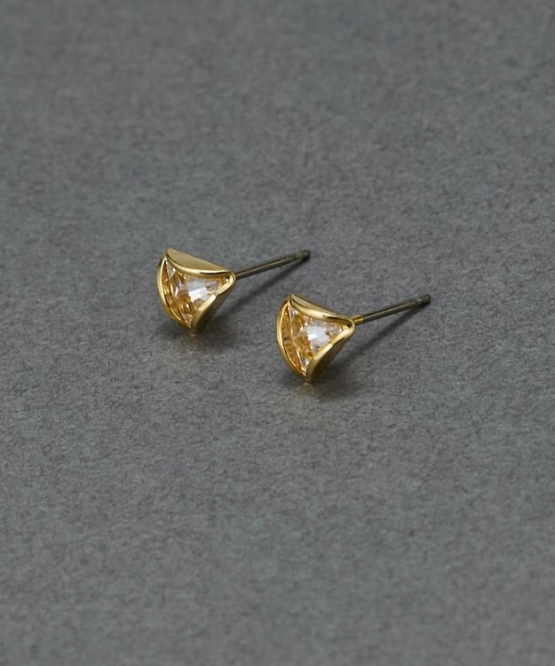 Phoebe 〈金属アレルギー対応〉モダントライアングルピアス　ゴールド/ニッケルフリー ゴールド
