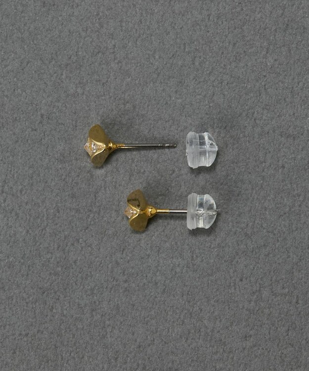 Phoebe 〈金属アレルギー対応〉モダントライアングルピアス　ゴールド/ニッケルフリー ゴールド