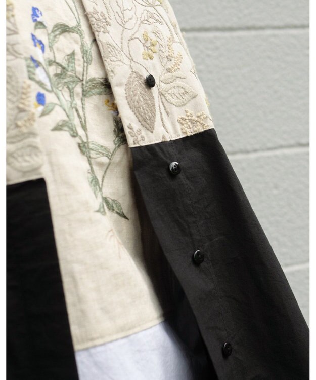 muuc 筆記帳刺繍ヨーク切り替えワンピース〈国産・muucオリジナル総柄刺繍〉〈オーガニック綿〉〈前開き・羽織にも〉〈3シーズン春夏秋〉 ベージュ