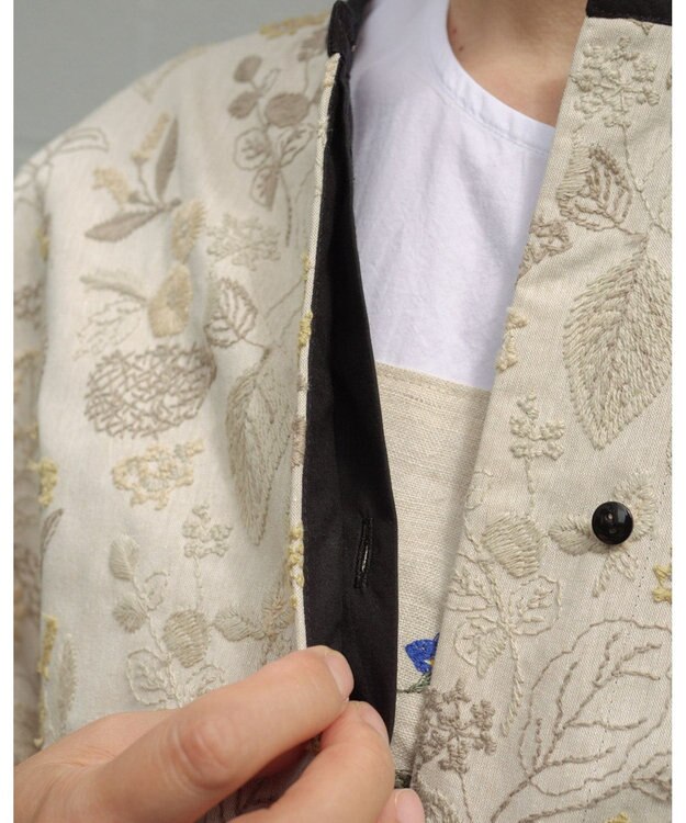 muuc 筆記帳刺繍ヨーク切り替えワンピース〈国産・muucオリジナル総柄刺繍〉〈オーガニック綿〉〈前開き・羽織にも〉〈3シーズン春夏秋〉 ベージュ