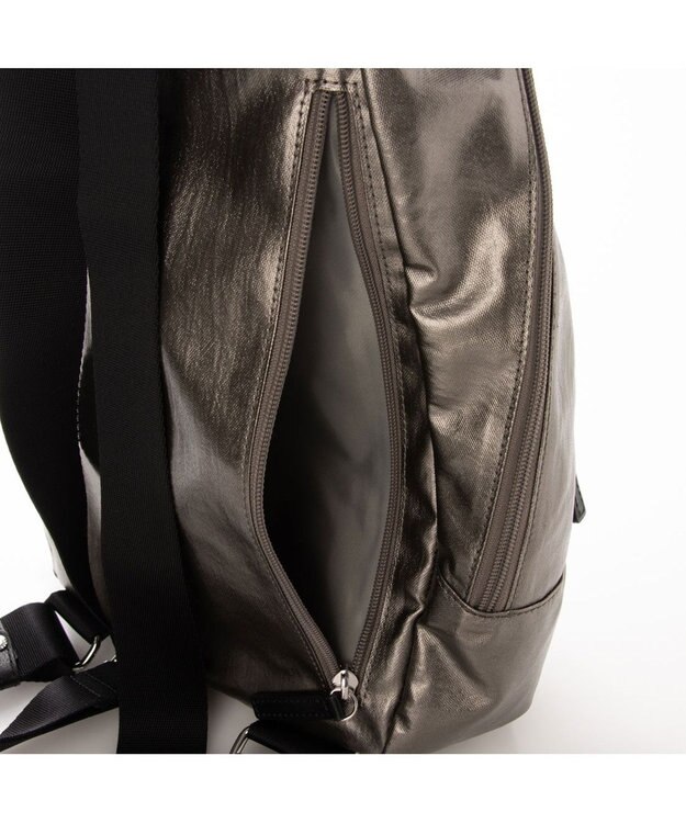 Y'SACCS コーティングナイロンリュック ガンメタリック