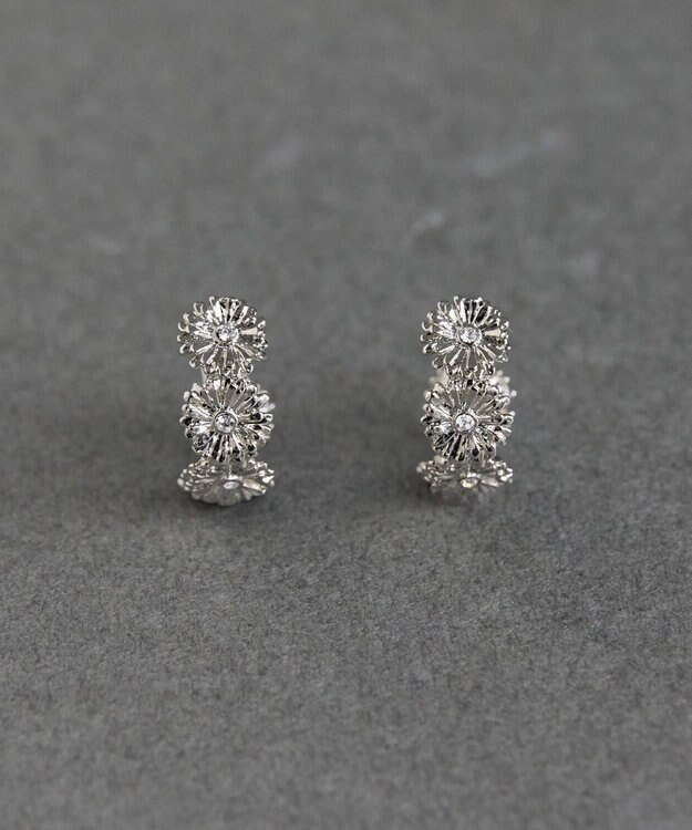 Phoebe 【痛くないシリーズ/金属アレルギー対応】マーガレットフラワーフープライトフィットイヤリング　シルバー シルバー