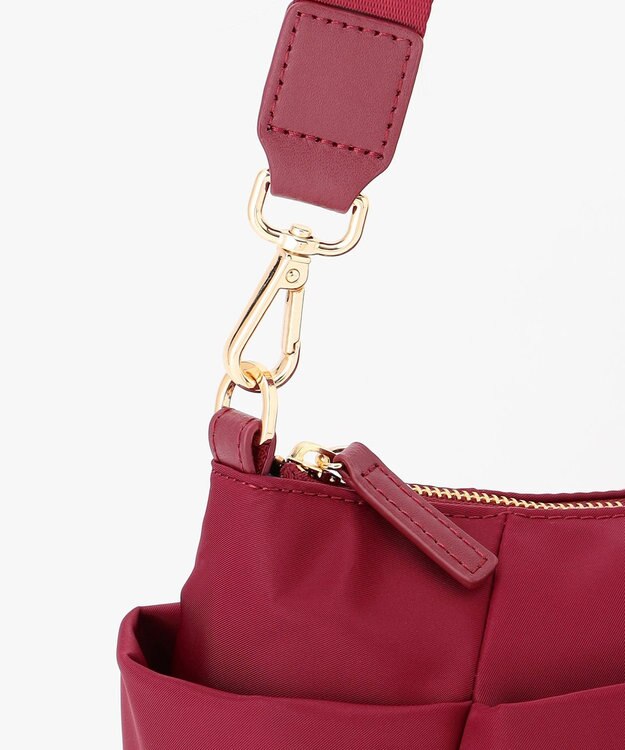 TOCCA 【大人百花掲載】PIECE OF CRESCENT NYLONBAG バッグ ボルドー系