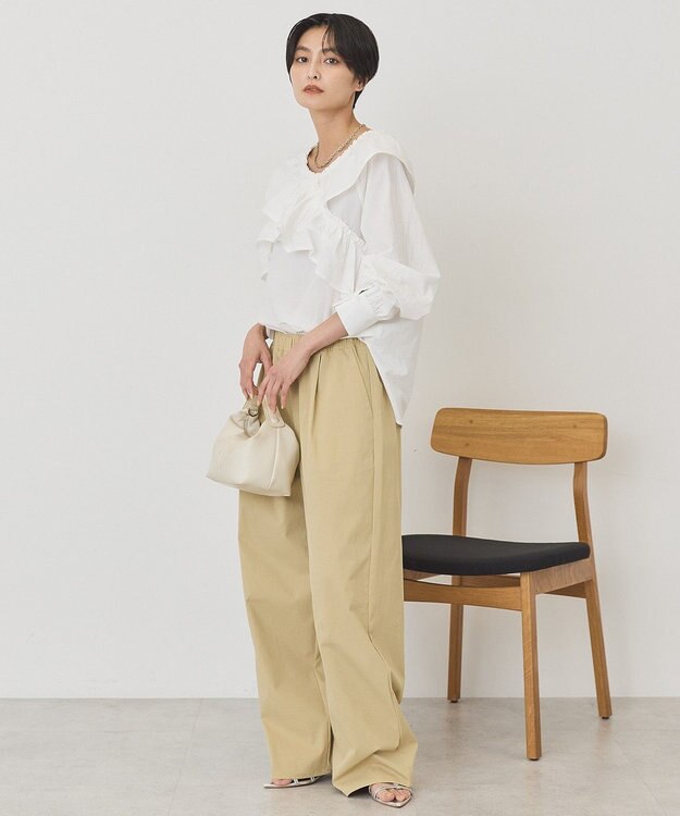 AMERICAN HOLIC フリルVネックブラウス Off White