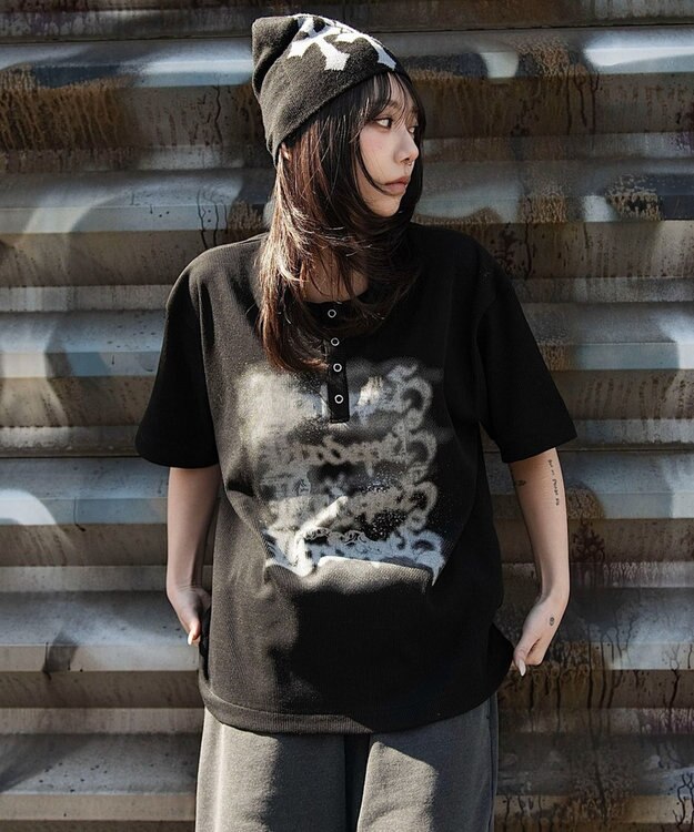 WEGO 【ユニセックス着用ITEM】グラフィックヘンリーネックT（SS） ブラック