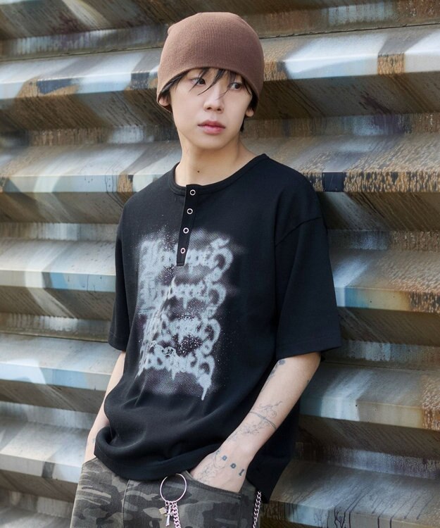 WEGO 【ユニセックス着用ITEM】グラフィックヘンリーネックT（SS） ブラック